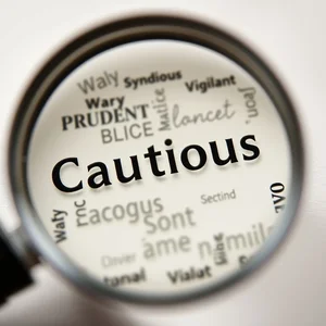 Từ đồng nghĩa của Cautious Nâng cao lựa chọn từ ngữ của bạn